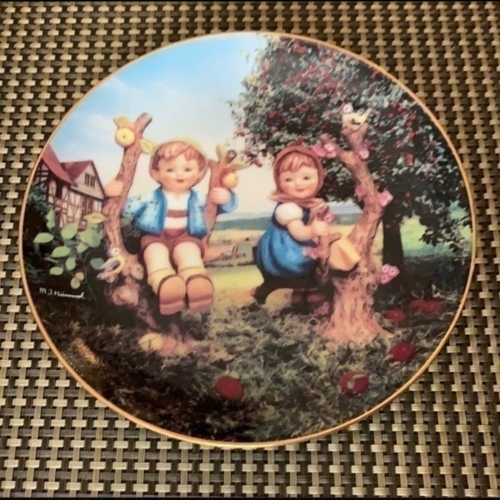M. J. Hummel, Vintage Collectors Plate